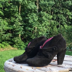 Hush puppies | Heeled ankle booties